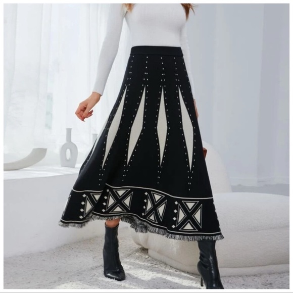 The Marikisha Knit Full Skirt - Picture 4 of 8